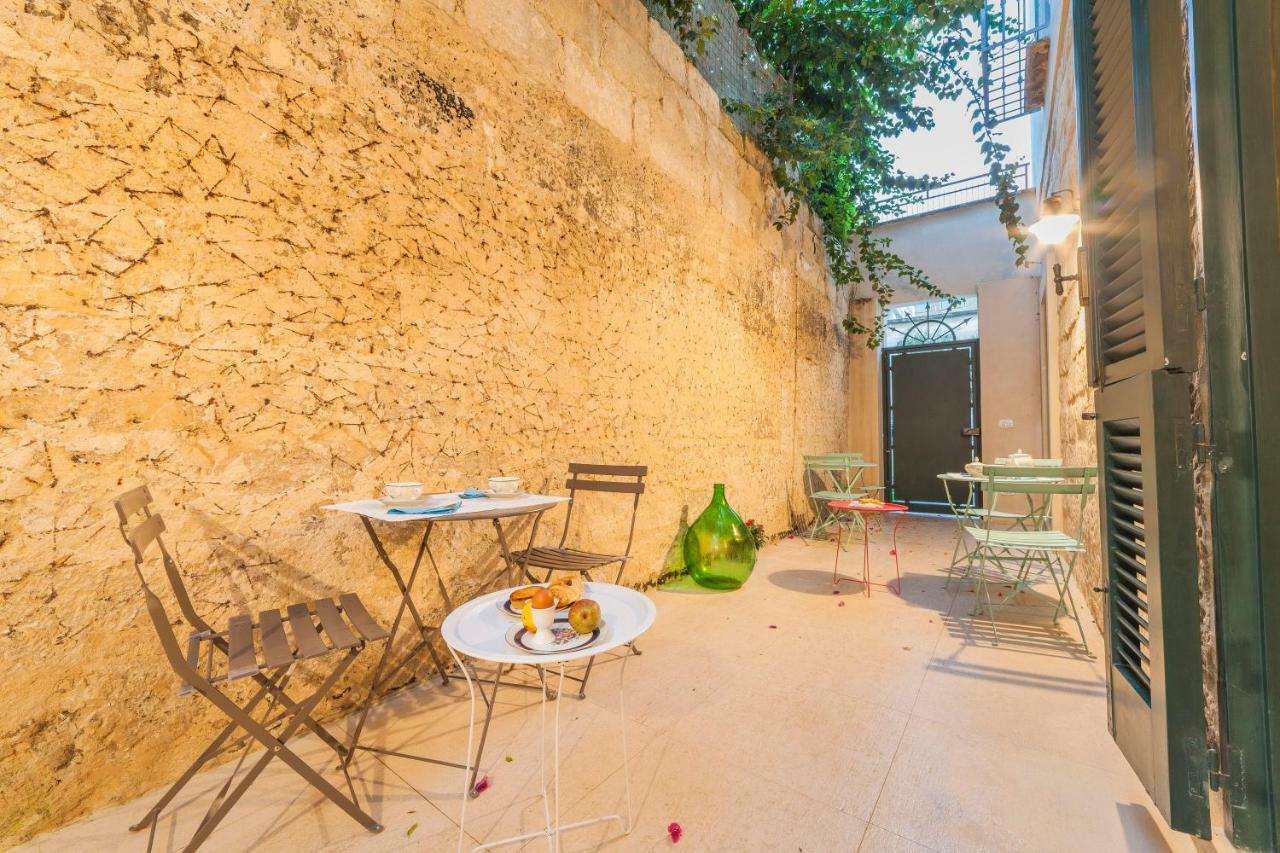 La Luna In Cortile Lecce Extérieur photo